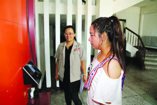 為加強(qiáng)公司機(jī)關(guān)基礎(chǔ)管理，公司機(jī)關(guān)自本月1日起實(shí)行考勤刷臉管理制度